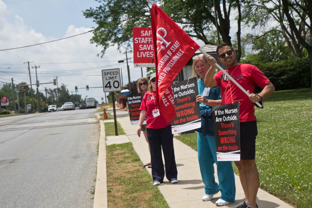 Nurses protest outside Suburban Community Hospital