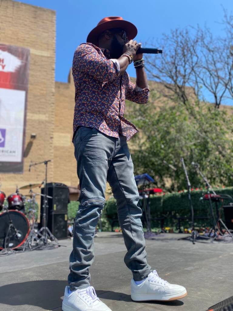 Close-up of Talib Kweli performing onstage.