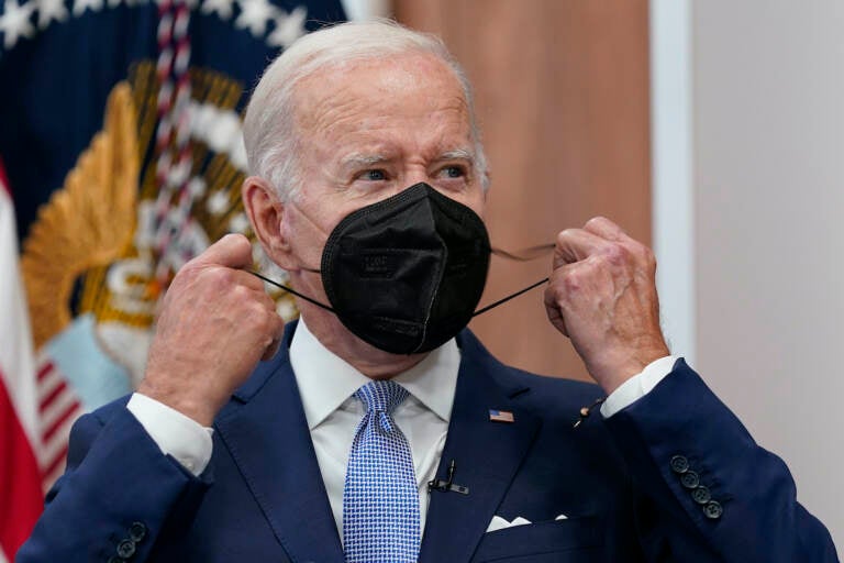 File photo: President Joe Biden removes his face mask as he arrives to speak about the economy during a meeting with CEOs in the South Court Auditorium on the White House complex in Washington, Thursday, July 28, 2022. Biden tested positive for COVID-19 again Saturday, July 30, slightly more than three days after he was cleared to exit coronavirus isolation, the White House said, in a rare case of “rebound” following treatment with an anti-viral drug. (AP Photo/Susan Walsh, File)