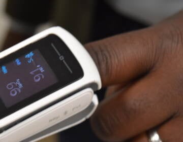 An up-close view of someone using a pulse oximeter.