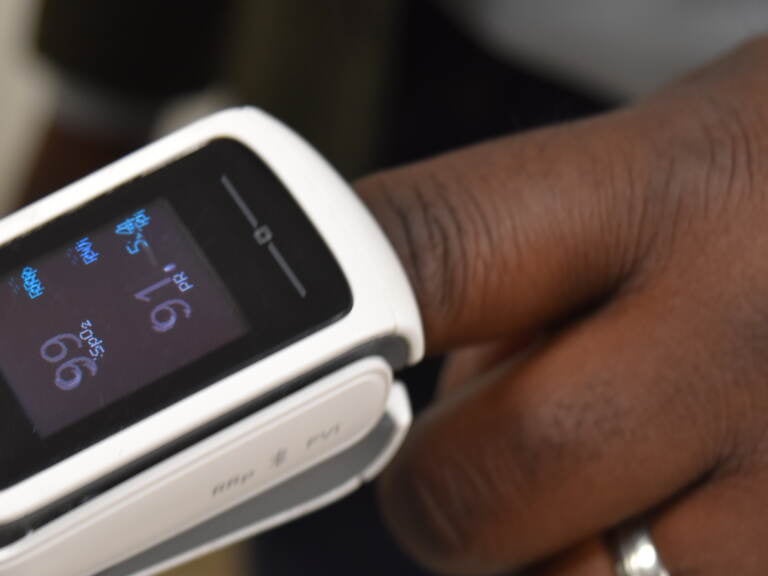 An up-close view of someone using a pulse oximeter.