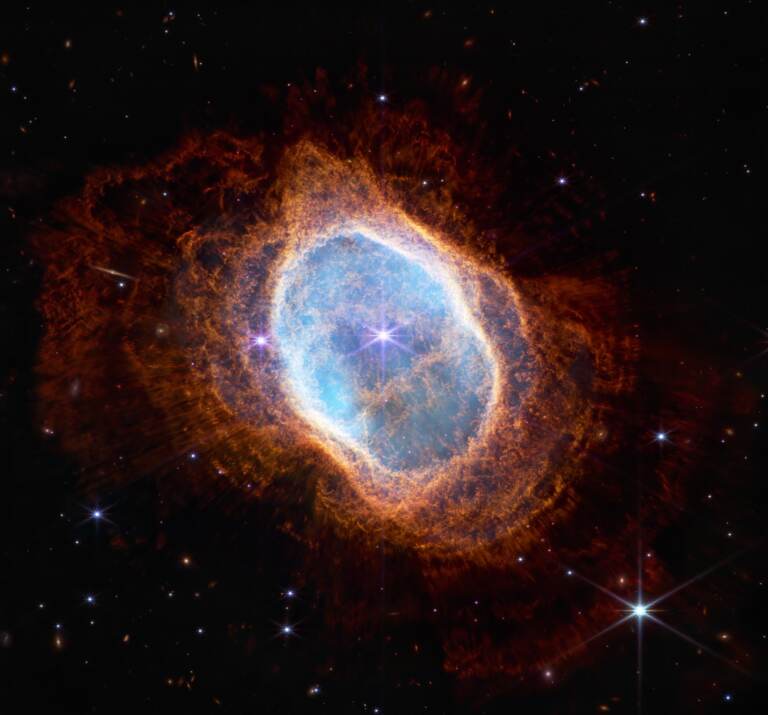 The bright star at the center of NGC 3132, Southern Nebula Ring