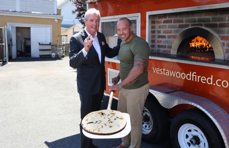 Governor Phil Murphy stands next to Frank Giampa of Vesta Wood-Fired Pizza and Bar in East Rutherford. (Edwin J. Torres/NJ Governor’s Office).