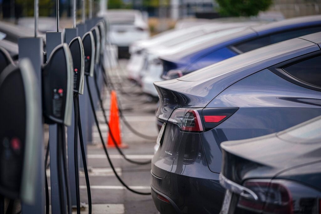 Problems with charging stations threaten adoption of EVs