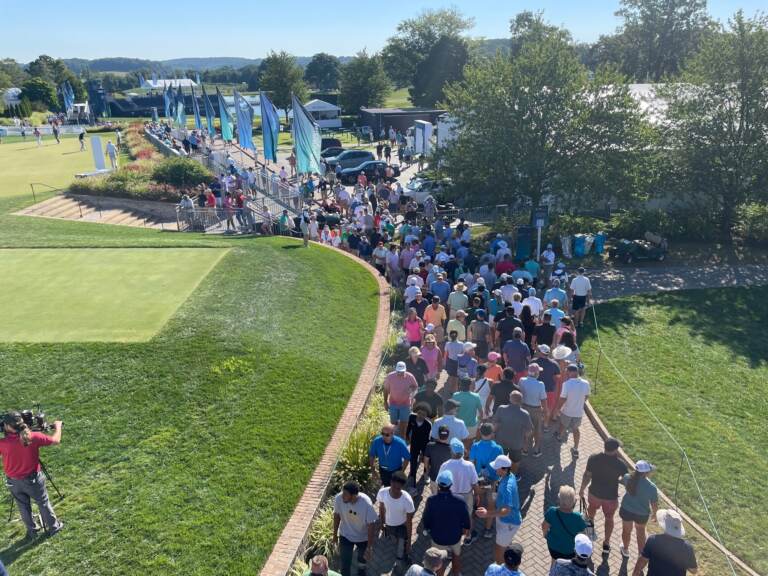 A parade of fans stream into Wilmington Country Club for the opening round.