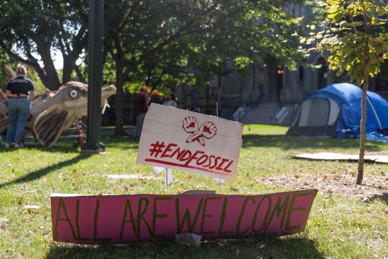 Protesters demanding the University of Pennsylvania divest from fossil fuel companies formed an encampment outside the school's administration building, camping into the morning of September 15, 2022.(Kimberly Paynter/WHYY)