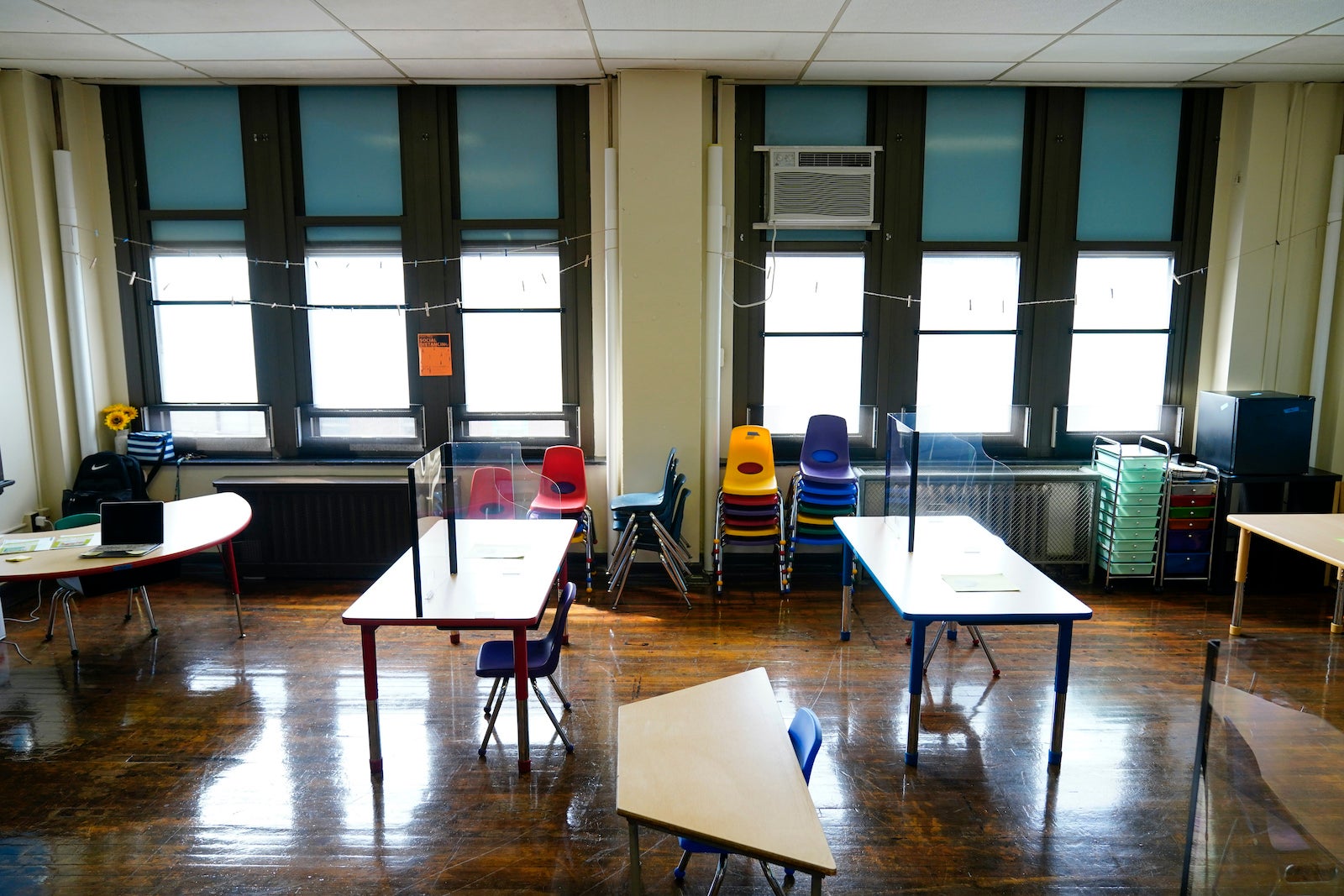 More Philadelphia schools could soon go 'phone free' - 6abc Philadelphia