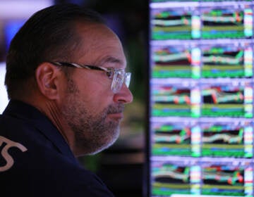 Traders work on the floor of the New York Stock Exchange on September 21, 2022 in New York City. Stocks dropped in the final hour of trading after Federal Reserve Chairman Jerome Powell announced that the Federal Reserve will raise interest rates by three-quarters of a percentage point in an attempt to continue to tame inflation.
(Michael M. Santiago/Getty Images)