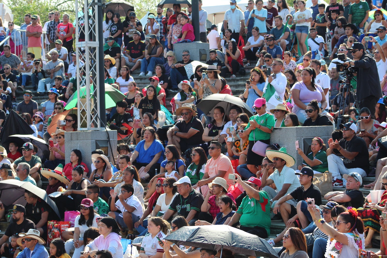 Mexican Independence Day Festival celebrated at Penn’s Landing - WHYY