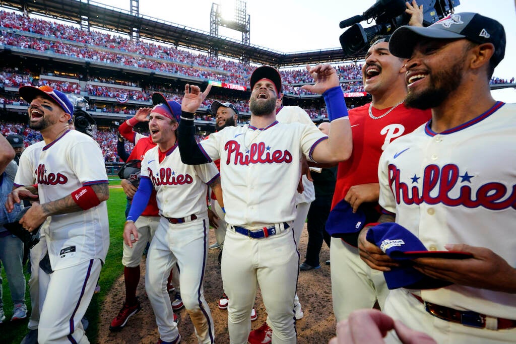 Philadelphia Phillies Beat Atlanta to Reach NLCS - The New York Times