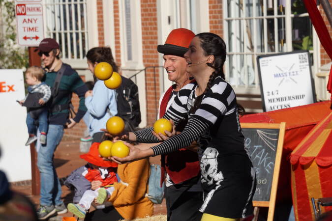 Allison Watman and Eric Geoffrey from Give and Take Jugglers perform at Pumpkinfest. (Sam Searles/WHYY)