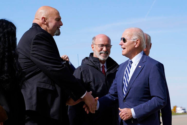 Fetterman shakes Biden's hand.