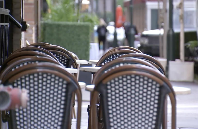 Outdoor dining at a Philadelphia restaurant.