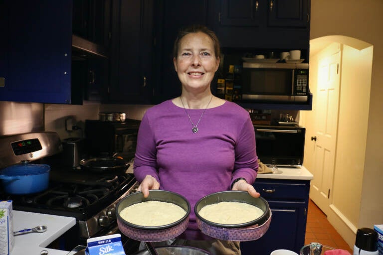 Jennifer Mora prepares a vegan orange cake in her kitchen in Philadelphia's Fairmount neighborhood. (Emma Lee/WHYY)