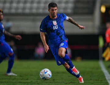 United States' Christian Pulisic controls the ball during the international friendly soccer match between Saudi Arabia and United States in Murcia, Spain, Tuesday, Sept. 27, 2022. (AP Photo/Jose Breton)