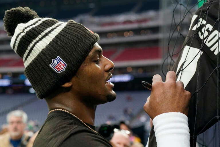 Deshaun Watson's Return Is Met With Boos, and a Win - The New York