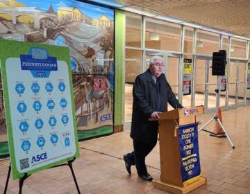 Bob Wright ASCE gives infrastructure report card. (Tom MacDonald/WHYY)