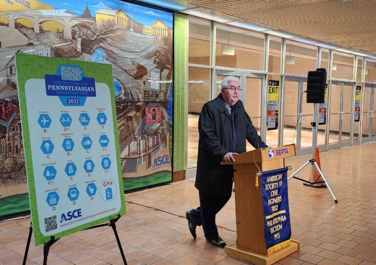 Bob Wright ASCE gives infrastructure report card. (Tom MacDonald/WHYY)