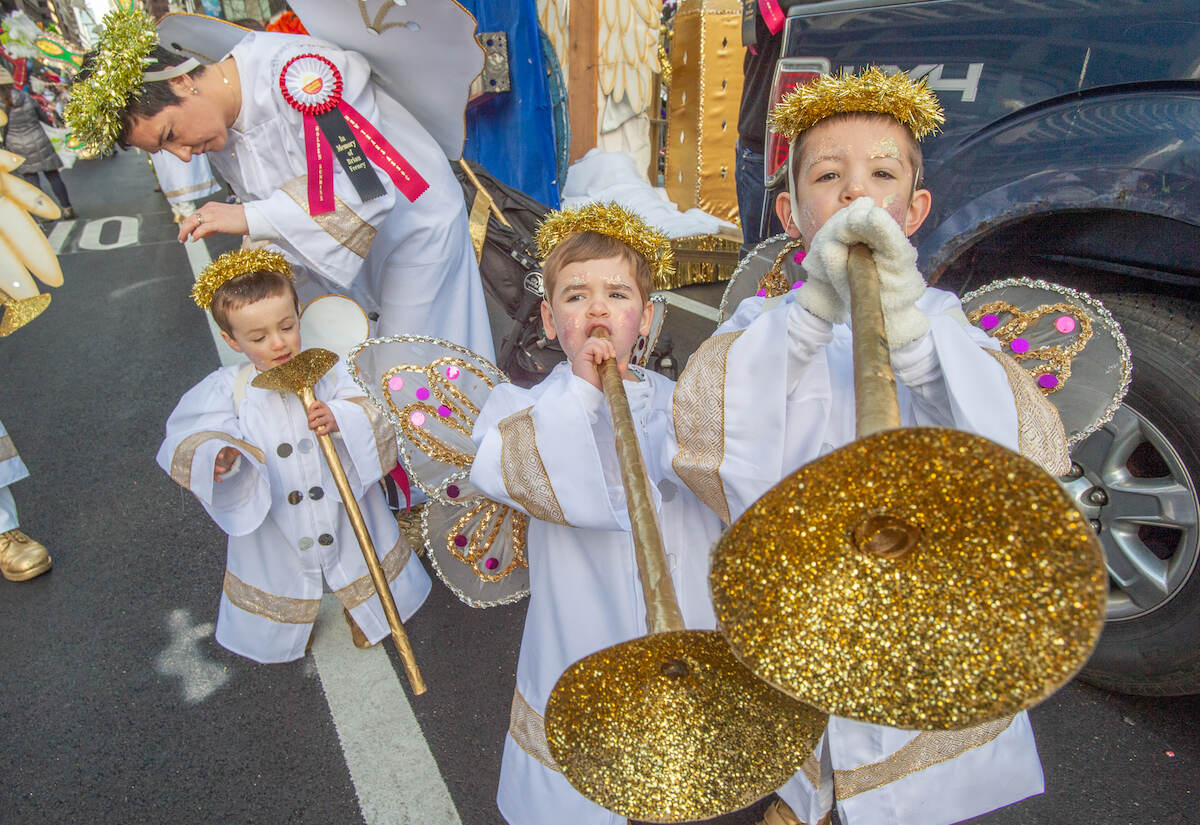 WATCH: Jason Kelce Marches With the Mummers