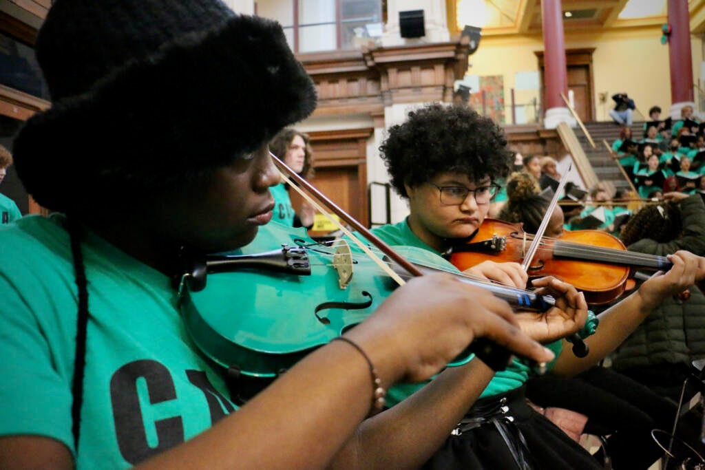 Students get a crash course in Eagles fight song - WHYY