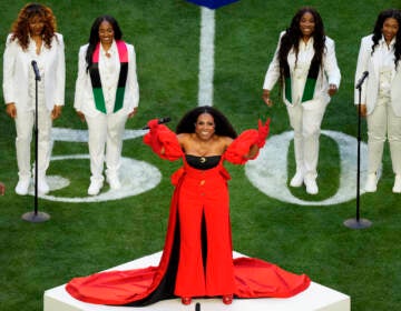 Entertainer Sheryl Lee Ralph performs ''Lift Every Voice,'' often referred to as the Black national anthem, prior to the NFL Super Bowl 57 football game between the Kansas City Chiefs and the Philadelphia Eagles, Sunday, Feb. 12, 2023, in Glendale, Ariz. (AP Photo/Charlie Riedel)