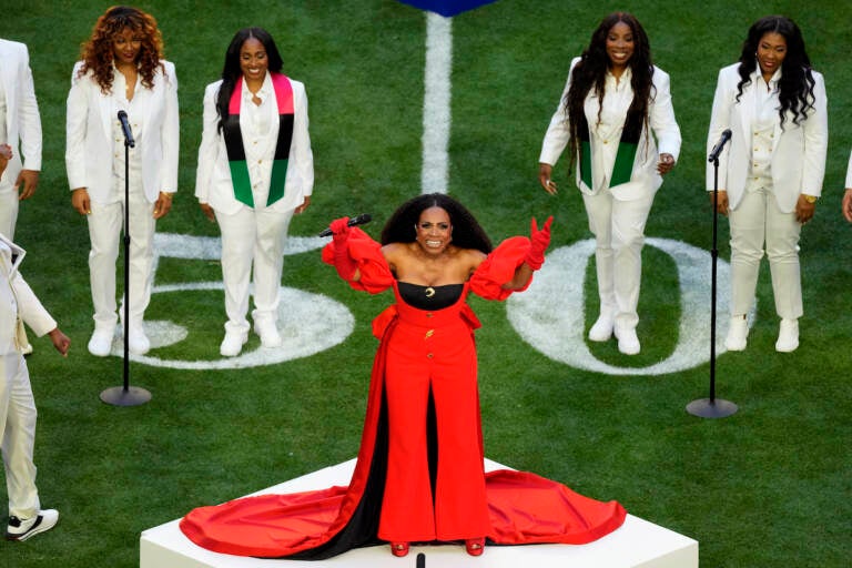 Entertainer Sheryl Lee Ralph performs ''Lift Every Voice,'' often referred to as the Black national anthem, prior to the NFL Super Bowl 57 football game between the Kansas City Chiefs and the Philadelphia Eagles, Sunday, Feb. 12, 2023, in Glendale, Ariz. (AP Photo/Charlie Riedel)