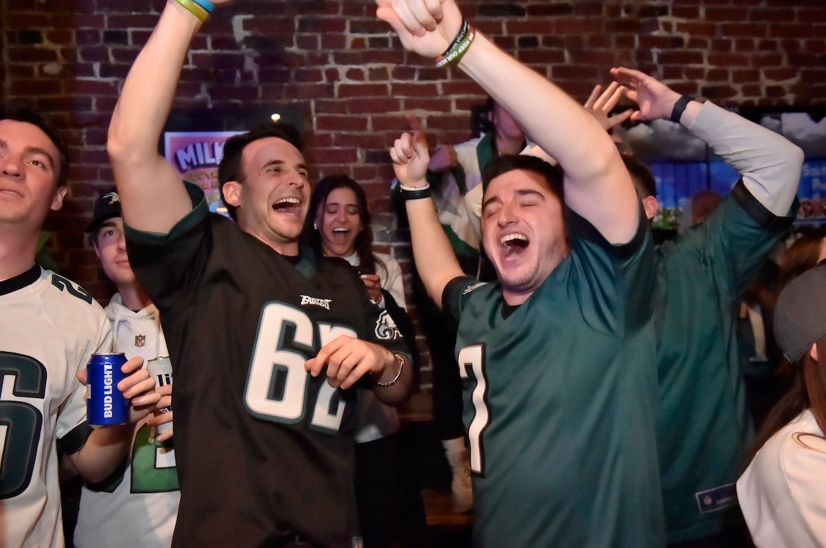 Fans at Milkboy celebrate the first Eagles touchdown. (Jonathan Wilson for WHYY)
