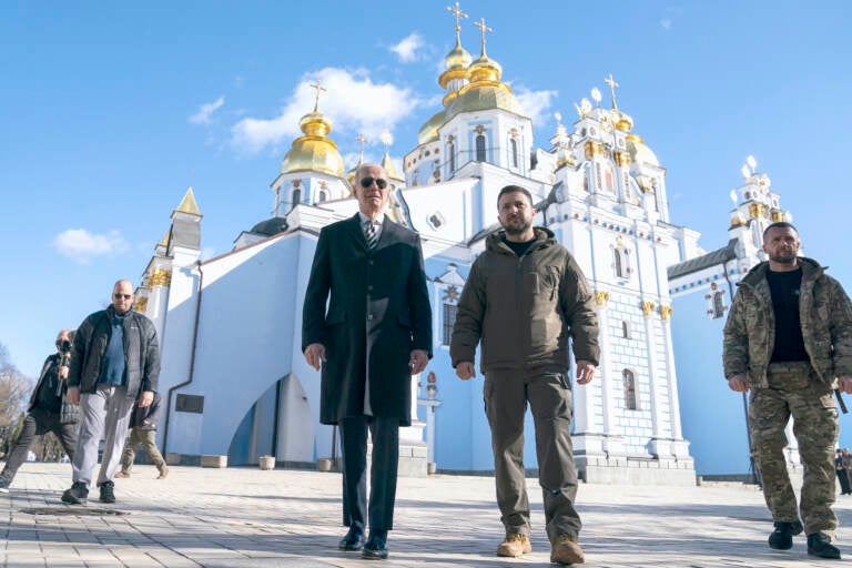 oe Biden and Volodymyr Zelenskyy walking together