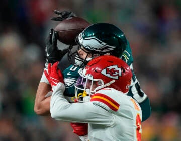 Super Bowl ref saw clear holding penalty on Eagles' James