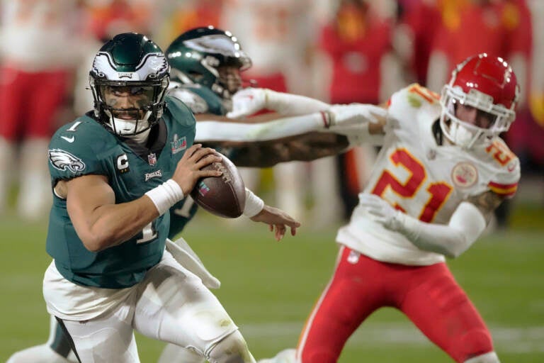 Mahomes, Chiefs beat Eagles 38-35 in Super Bowl LVII - WHYY