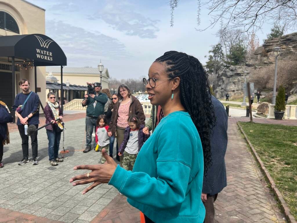 Dr. Jamē McCray introduces the first group activity of the Rivers Walk