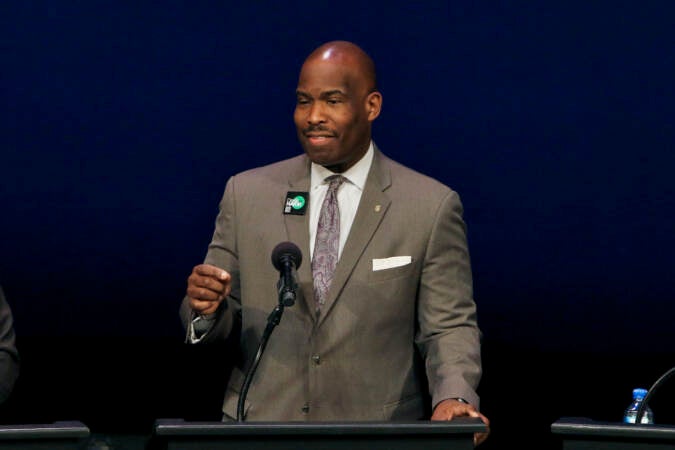 Mayoral candidate Derek Green answers a question during a forum on the performing arts and cultural economy at the Kimmel Center. (Emma Lee/WHYY)