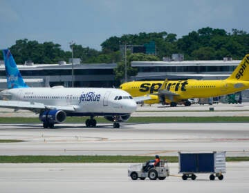 File photo: A JetBlue Airways Airbus A320, left, passes a Spirit Airlines Airbus A320 as it taxis on the runway, July 7, 2022, at the Fort Lauderdale-Hollywood International Airport in Fort Lauderdale