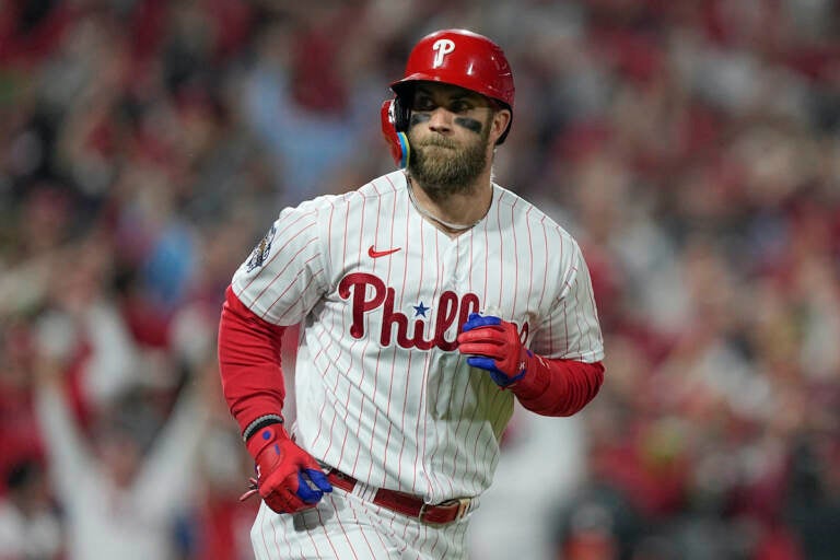 Bryce Harper wears Kelly green Eagles jersey to Phillies game