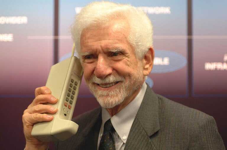 Who invented the first mobile phone? - Telefónica