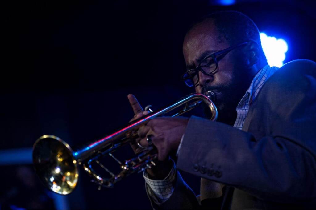 A trumpet player plays the trumpet.