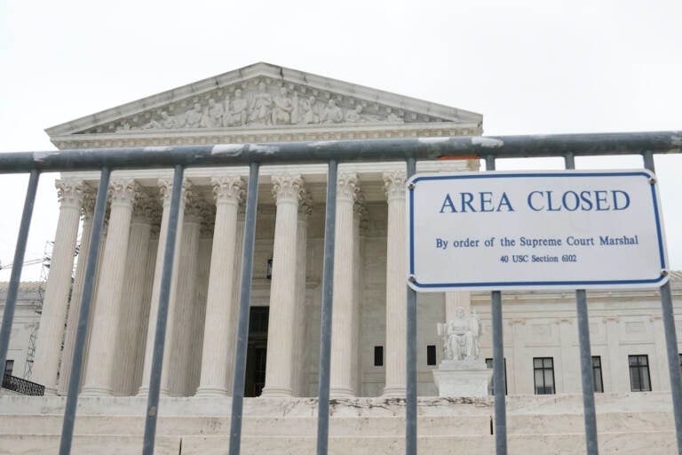 A sign outside the Supreme Court building saying it's closed.