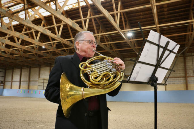 Jeffrey Lang plays the horn.