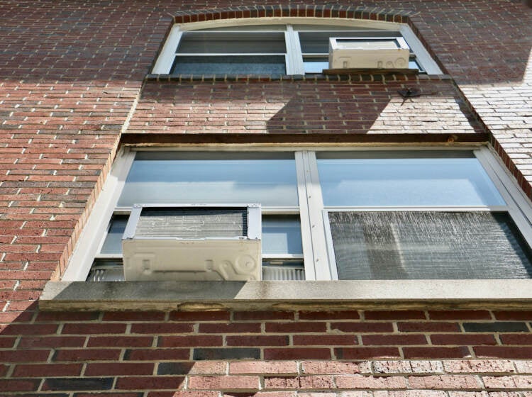 Window air conditioning units