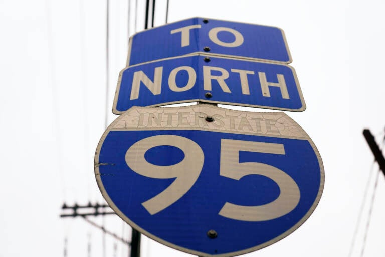 Interstate 95 sign near an elevated section