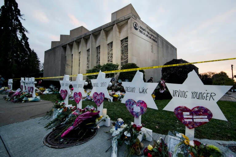 Memorial outside of the synagogue