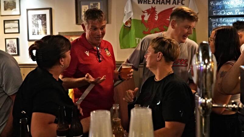 Wrexham manager Phil Parkinson made a late stop to Mac's Tavern to meet and greet with the fans there ahead of the team's match the next day