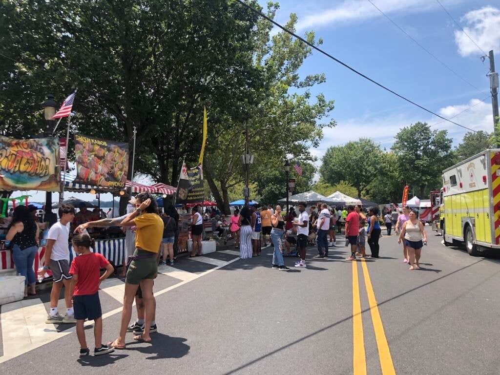 Crowds line up outside food vendors