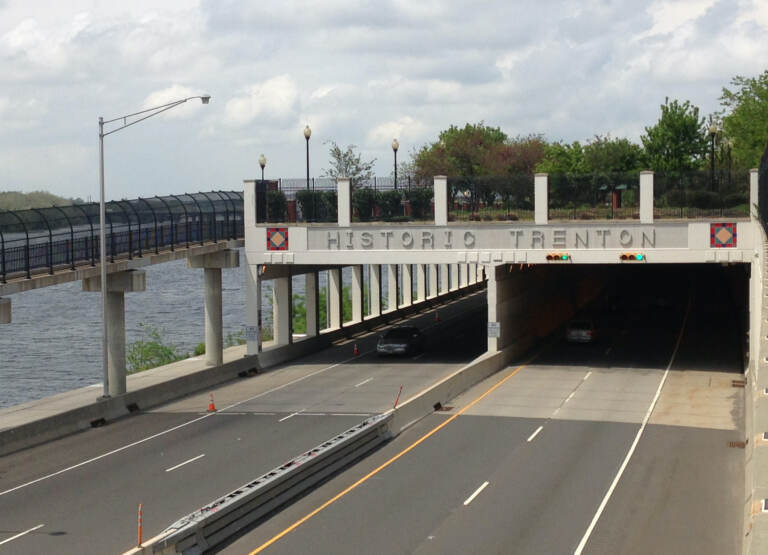 A bridge over a highway that says 'Historic Trenton