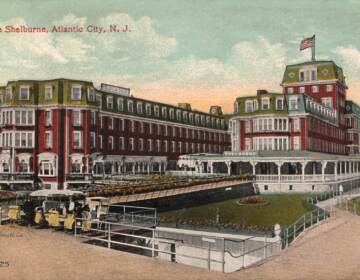 Glossy photochrome postcard of the Shelburne Hotel, Atlantic City, circa 1913