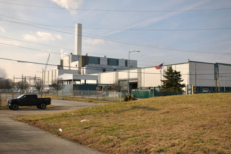 The Covanta trash incinerator on Chester's waterfront. (Emma Lee/WHYY)