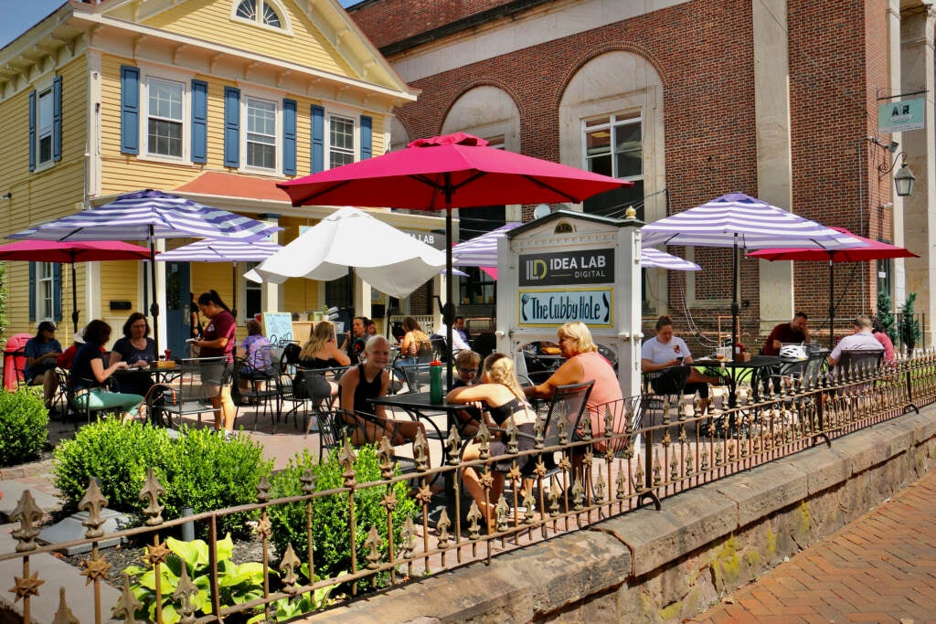 Outdoor seating at a New Jersey restaurant