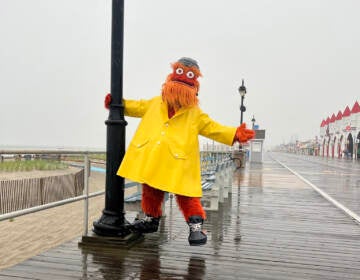 Boardwalk Gritty singin' in the rain, for the calendar
