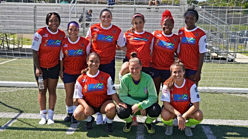 Brianna Banks (top row, second from right) poses with other members of the U.S. women's team