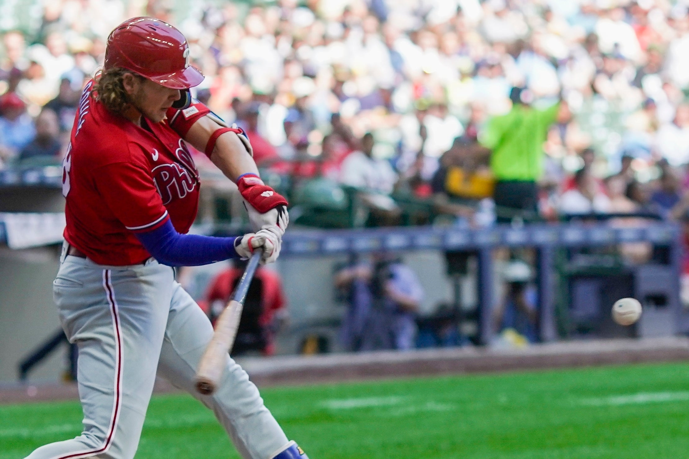 Bryce Harper homers in the 7th inning and leads the playoff-bound